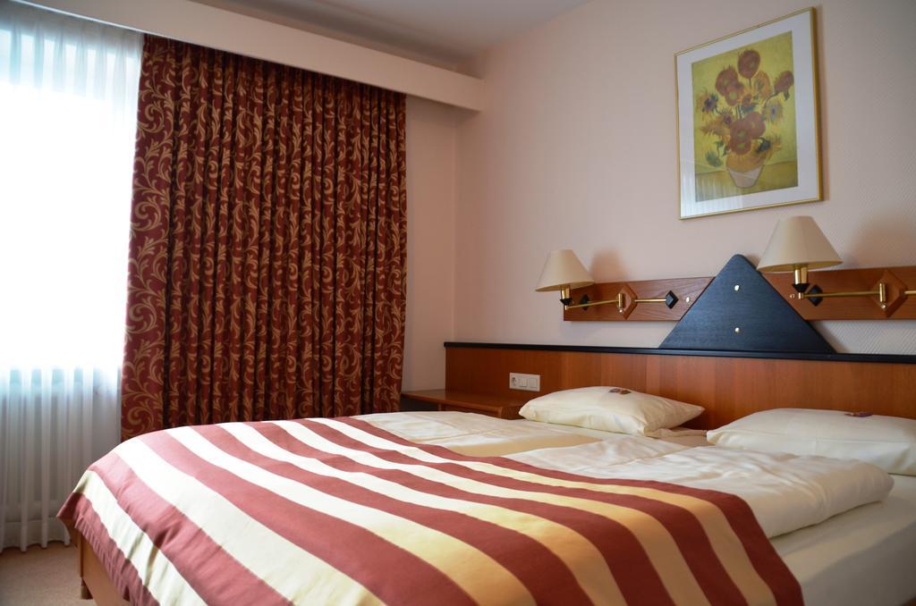 Hotel Exquisit Минден Экстерьер фото
